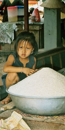 Petite fille au Laos © Georgette Charbonnier